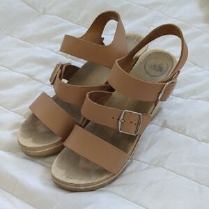 No. 6 Tan Strappy Sandal Clogs Size 39